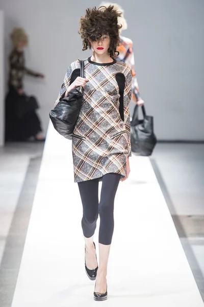 Look 27